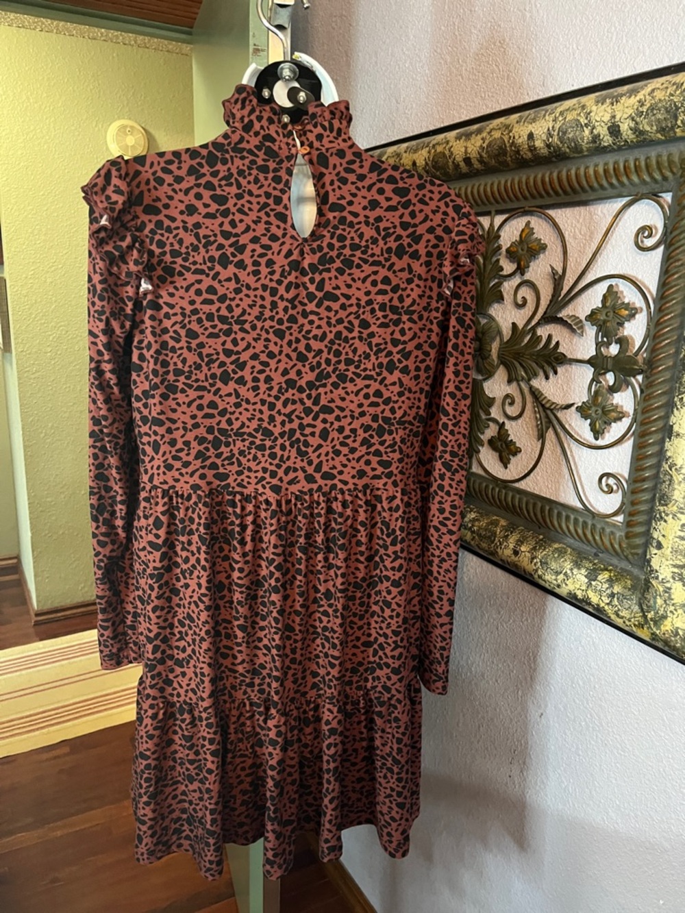 QED London Animal Print/ Ruffled/ Tiered Dress- Knit W/ Stretch LS Sz 4💚 - Picture 5 of 14